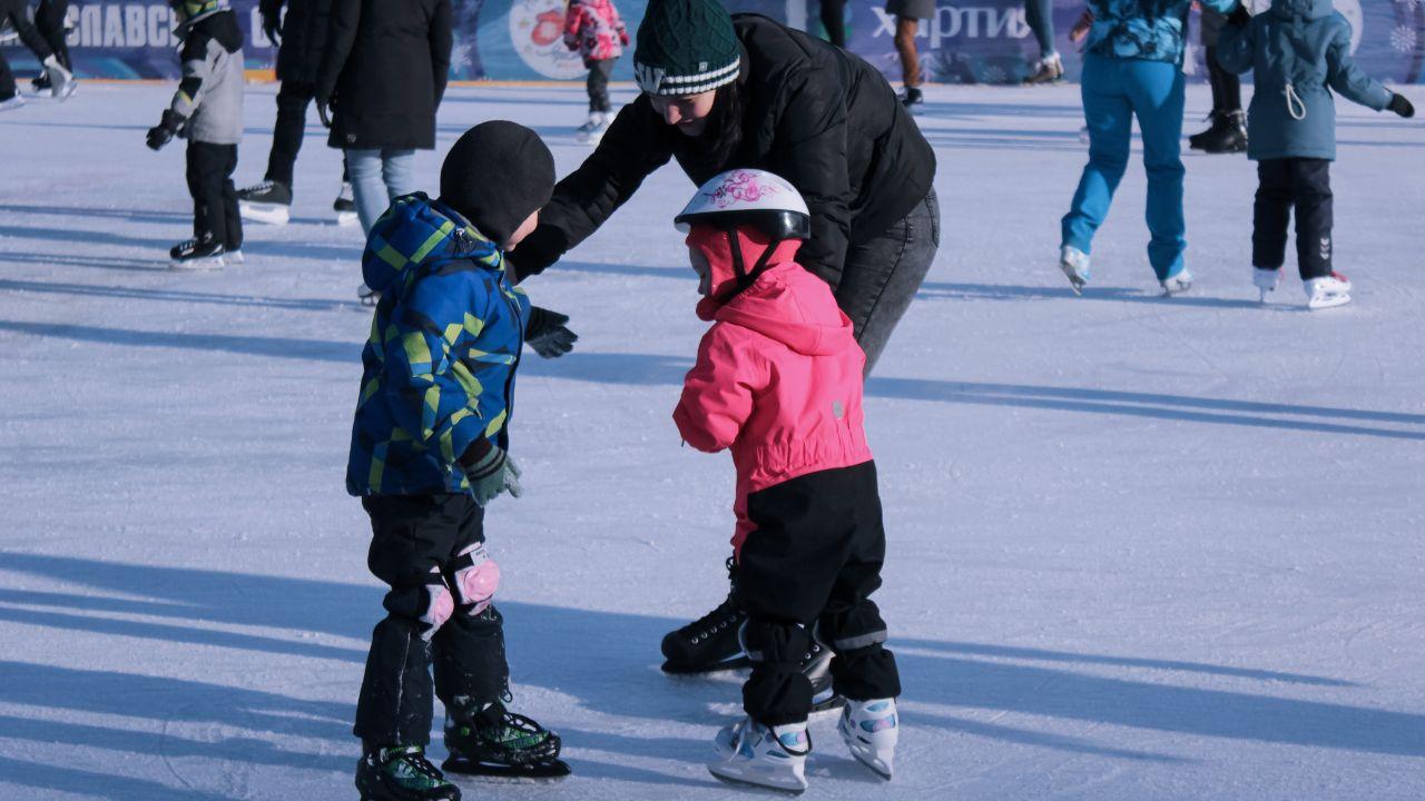 Two kids skating 